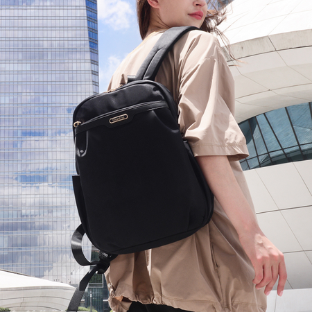 Czarny plecak miejski damski, wodoodporny, 9,8 l, na laptopa 13", elegancki i praktyczny. CHANTARIA CB769black.