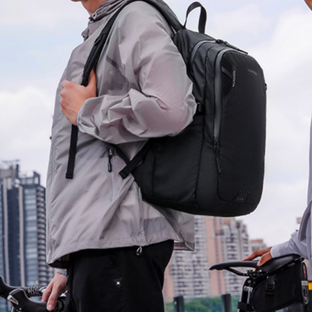 Czarny plecak miejski młodzieżowy, do pracy i podróży, 22 l, na laptopa 15,6", wodoodporny. SUPER FIVE FB700 Black.