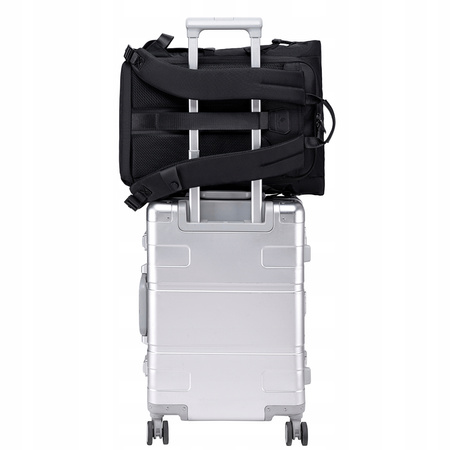 Czarny plecak biznesowy miejski, 18,7 l, wodoodporny, na laptop 15,6", stylowy i pojemny. Arctic Hunter B00684 Black.