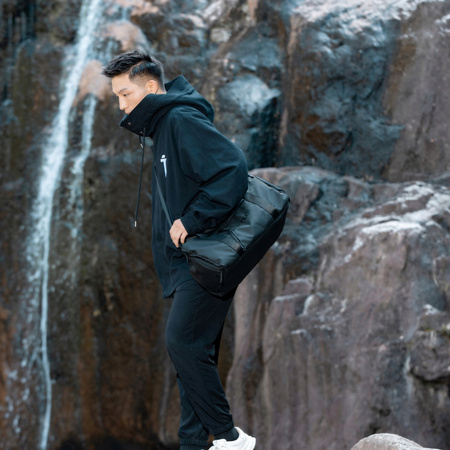 Torba sportowa czarna 25 l miejska, wodoodporna, modna i pojemna na siłownię i podróż. Arctic Hunter LX00537 Black.