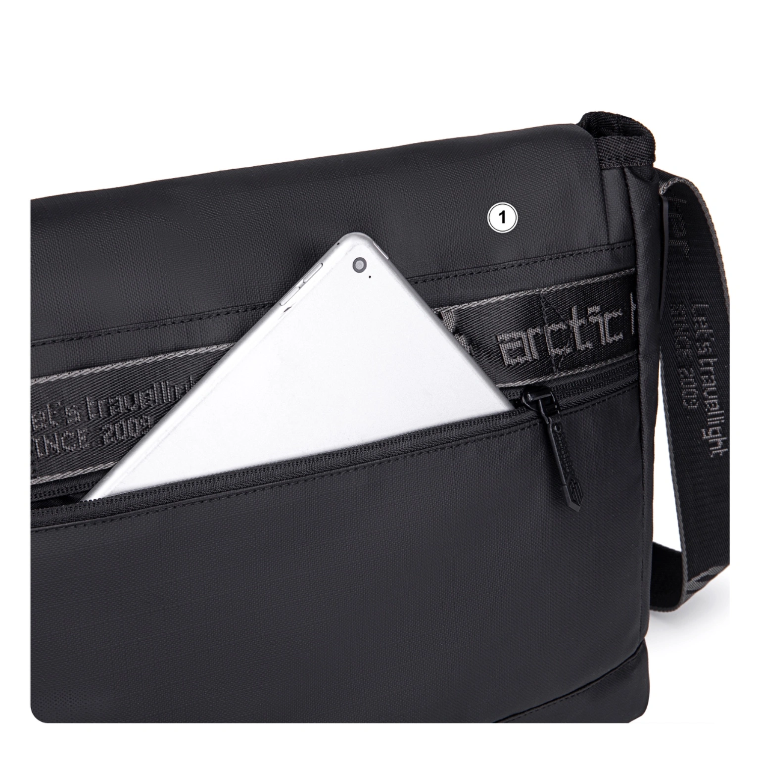Torebka listonoszka czarna duża na ramię miejska wodoodporna uniwersalna na tablet 9,5 l Arctic Hunter K00528Black pol_pl_Torebka-listonoszka-czarna-duza-na-ramie-miejska-wodoodporna-uniwersalna-na-tablet-9-5-l-Arctic-Hunter-K00528Black-43_4