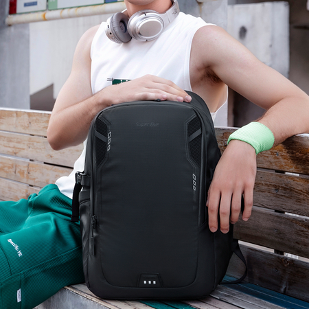 Czarny plecak miejski młodzieżowy, do pracy i podróży, 22 l, na laptopa 15,6", wodoodporny. SUPER FIVE FB700 Black.