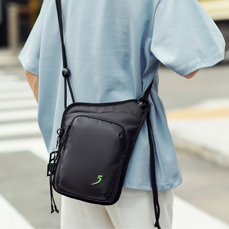 Saszetka na ramię czarna wodoodporna miejska męska damska sportowa stylowa młodzieżowa FKB515Black