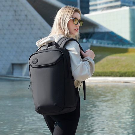 Plecak miejski czarny, biznesowy, na laptop, 25 l, elegancki, idealny do pracy i podróży. Arctic Hunter B00555 Black.