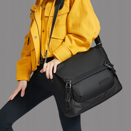 Torebka listonoszka czarna duża na ramię miejska wodoodporna uniwersalna na tablet 9,5 l Arctic Hunter K00528Black