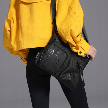 Torebka listonoszka czarna elegancka wodoodporna na ramię miejska modna i uniwersalna 3 l Arctic Hunter K00535Black