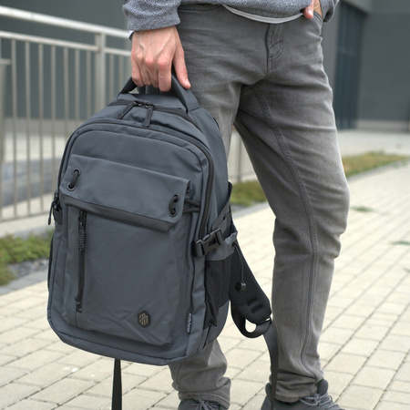 Czarny plecak miejski młodzieżowy, 25 l, wodoodporny, na laptopa 15,6", stylowy, na co dzień. Arctic Hunter B00531Black.