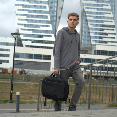 Czarny plecak miejski podróżny biznesowy,  na laptop 15,6", 18 l,  pojemny i funkcjonalny. Arctic Hunter B00540 Black.