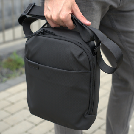 Saszetka męska czarna na ramię biznesowa torba miejska wodoodporna stylowa funkcjonalna 5,8 L Arctic Hunter K00579Black