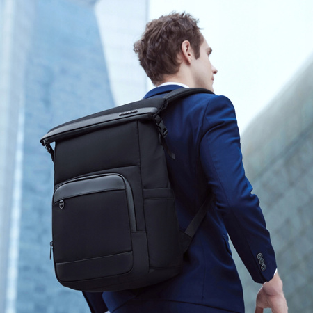Czarny plecak biznesowy miejski, 18,7 l, wodoodporny, na laptop 15,6", stylowy i pojemny. Arctic Hunter B00684 Black.