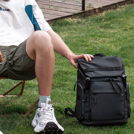 Czarny plecak miejski młodzieżowy, wodoodporny, na laptopa 15,6", 17 l, z wieloma kieszeniami. SUPER FIVE FB723 Black.