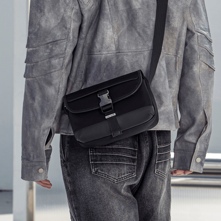 Torebka na ramię, mała, męsko-damska listonoszka,na dokumenty,na co dzień Arctic Hunter KB00828 black