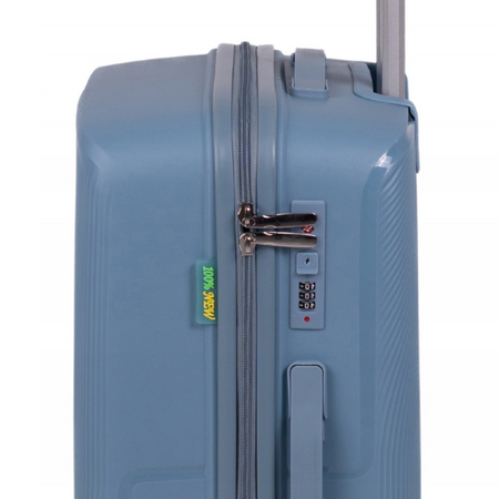 Walizka podróżna średnia jasnoniebieska – lekka, stylowa, funkcjonalna i elegancka na kółkach Wowbag 7918 M light blue