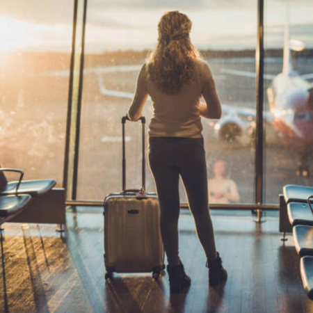 Duża walizka beżowa podróżna na kółkach lekka i wytrzymała walizka do samolotu 100L Wowbag 7905 L champagne