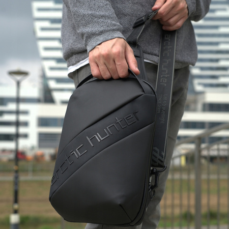 Saszetka na ramię męska damska czarna miejska wodoodporna stylowa funkcjonalna 5,5 L. Arctic Hunter XB00121Black
