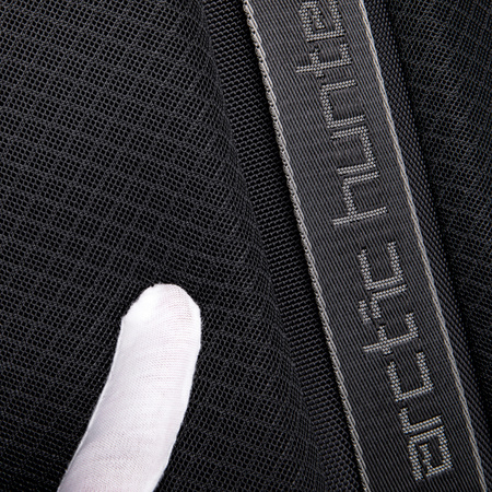 Czarny plecak miejski podróżny biznesowy,  na laptop 15,6", 18 l,  pojemny i funkcjonalny. Arctic Hunter B00540 Black.