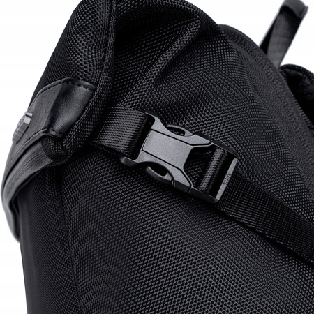 Czarny plecak biznesowy miejski, 18,7 l, wodoodporny, na laptop 15,6", stylowy i pojemny. Arctic Hunter B00684 Black.