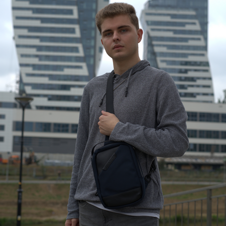 Saszetka męska granatowa wodoodporna torba na ramię miejska biznesowa modna stylowa 2,7 L Arctic Hunter XB00693Blue