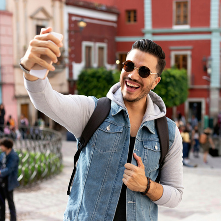 Walizka podróżna średnia ciemnoniebieska elegancka walizka na kółkach funkcjonalna 65L Wowbag 7905 M dark blue