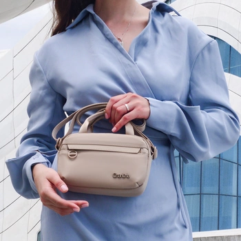 Torebka damska na ramię beżowa klasyczna 1,3 l elegancka uniwersalna do każdej stylizacji. CHANTARIA CB771 Khaki.