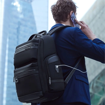 Czarny plecak miejski podróżny, 23,3 l, wodoodporny, na laptop 15,6", elegancki i pojemny. Arctic Hunter B00682 Black.